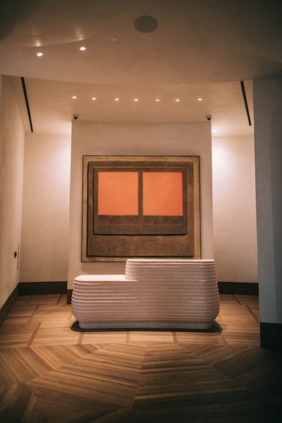 Comment décorer un hall d'entrée classique ?