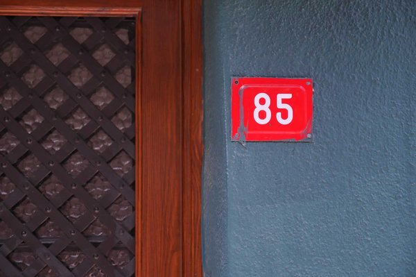 Comment choisir la plaque numéro maison ?